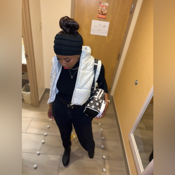 Large women’s silver puffer - Picture 8 of 10